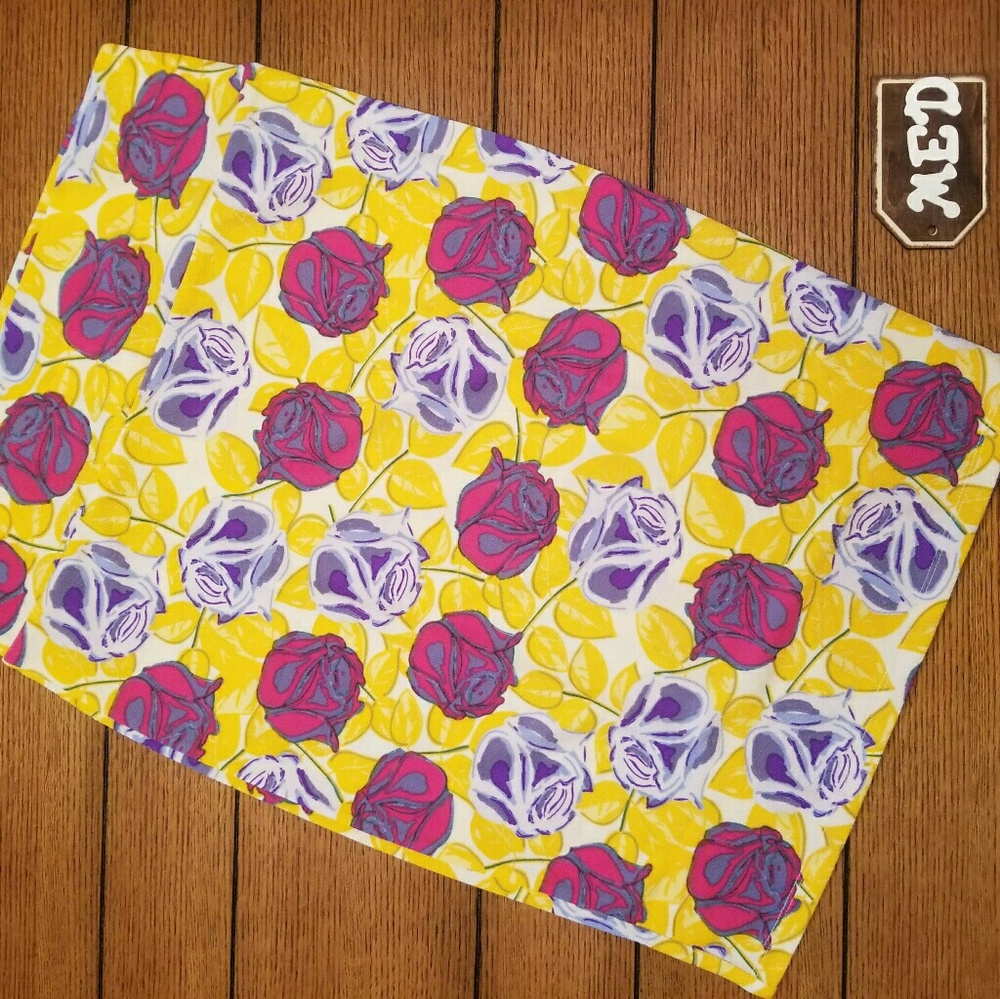 Lularoe Cassie size M NWT